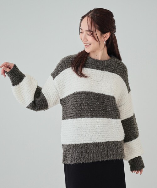 Cutie Blonde（キューティーブロンド）の「◆【S-LL】ふわふわブークレ調 ワイドボーダーニット（ニット/セーター・レディース・チャコール/ブルー系2/ピンク系7・04/03/02/01）」の4枚目の写真