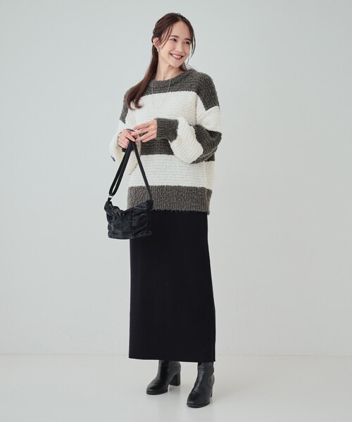Cutie Blonde（キューティーブロンド）の「◆【S-LL】ふわふわブークレ調 ワイドボーダーニット（ニット/セーター・レディース・チャコール/ブルー系2/ピンク系7・04/03/02/01）」の6枚目の写真