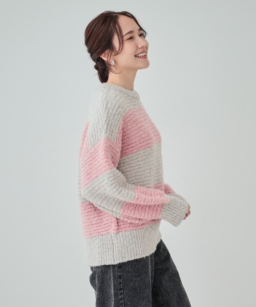Cutie Blonde（キューティーブロンド）の「◆【S-LL】ふわふわブークレ調 ワイドボーダーニット（ニット/セーター・レディース・チャコール/ブルー系2/ピンク系7・04/03/02/01）」の13枚目の写真