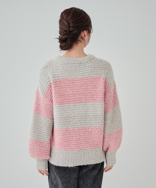 Cutie Blonde（キューティーブロンド）の「◆【S-LL】ふわふわブークレ調 ワイドボーダーニット（ニット/セーター・レディース・チャコール/ブルー系2/ピンク系7・04/03/02/01）」の18枚目の写真