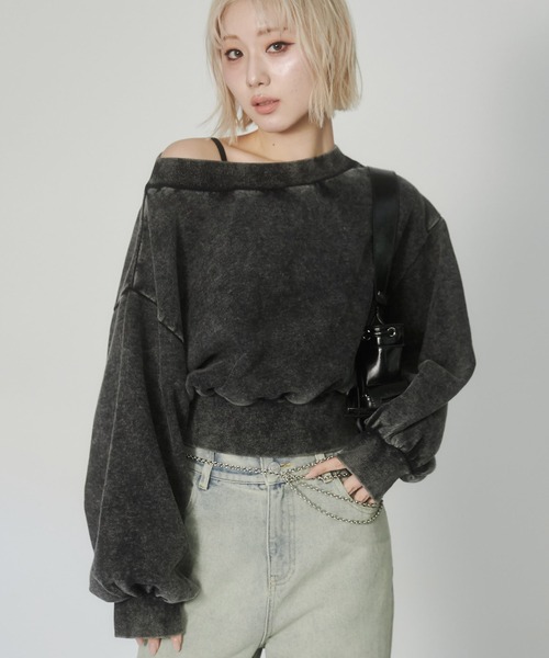 ENVYM（アンビー）の「ピグメントオフショルスウェット（スウェット・レディース・ブラック/ピンク・FREE）」の2枚目の写真