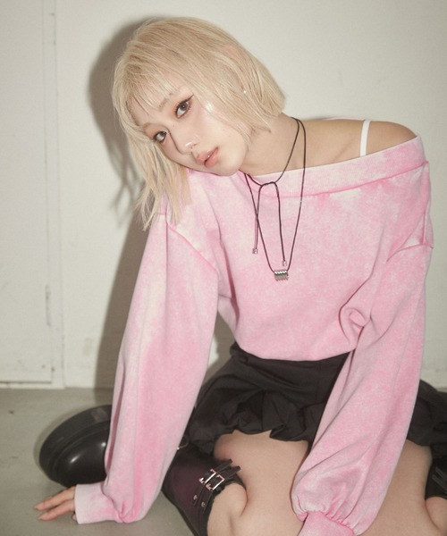 ENVYM（アンビー）の「ピグメントオフショルスウェット（スウェット・レディース・ブラック/ピンク・FREE）」の8枚目の写真