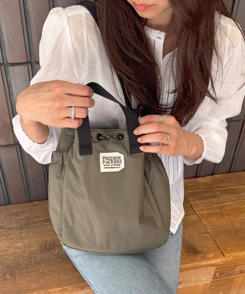 FREDRIK PACKERS(フレドリックパッカーズ)の「【FREDRIK PACKERS】≪別注≫SATIN PUFF BLOOM SHOULDER サテンブルームショルダー 巾着バッグ ミニショルダー 手提げ 2WAY(ショルダーバッグ・レディース・グレー/オリーブ/ブラック・FREE)」の3枚目の写真