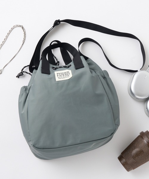 FREDRIK PACKERS(フレドリックパッカーズ)の「【FREDRIK PACKERS】≪別注≫SATIN PUFF BLOOM SHOULDER サテンブルームショルダー 巾着バッグ ミニショルダー 手提げ 2WAY(ショルダーバッグ・レディース・グレー/オリーブ/ブラック・FREE)」の4枚目の写真
