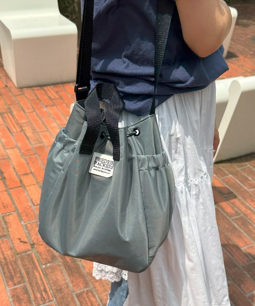 FREDRIK PACKERS(フレドリックパッカーズ)の「【FREDRIK PACKERS】≪別注≫SATIN PUFF BLOOM SHOULDER サテンブルームショルダー 巾着バッグ ミニショルダー 手提げ 2WAY(ショルダーバッグ・レディース・グレー/オリーブ/ブラック・FREE)」の14枚目の写真
