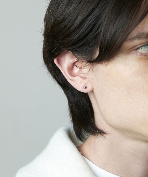 4℃ HOMME+(ヨンドシーオムプラス)の「シルバー ブラック・ダイヤモンド ピアス/片耳用(ピアス(片耳用)・メンズ・シルバー・FREE)」の3枚目の写真