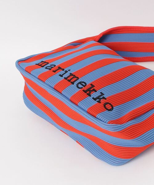 marimekko(マリメッコ)の「Merirosvo / Knitted Shoulderbag(ショルダーバッグ・レディース・ブルー系その他/ホワイト×ブラック・FREE)」の5枚目の写真