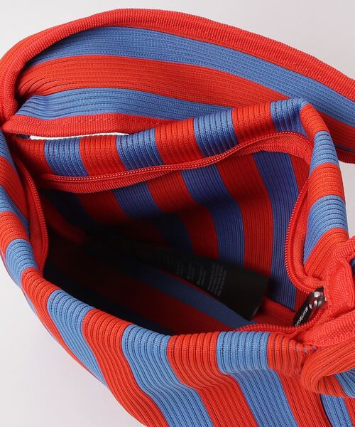 marimekko(マリメッコ)の「Merirosvo / Knitted Shoulderbag(ショルダーバッグ・レディース・ブルー系その他/ホワイト×ブラック・FREE)」の6枚目の写真