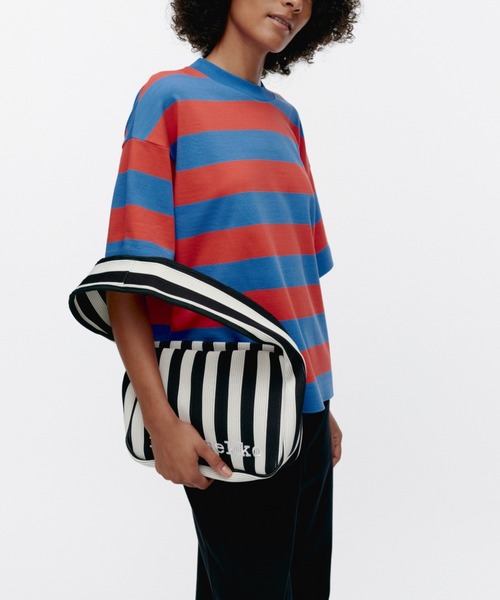 marimekko(マリメッコ)の「Merirosvo / Knitted Shoulderbag(ショルダーバッグ・レディース・ブルー系その他/ホワイト×ブラック・FREE)」の8枚目の写真