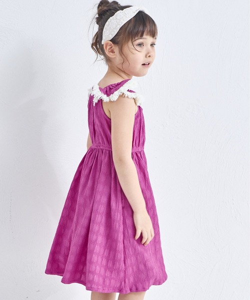 pairmanon(ペアマノン)の「シボ素材 フリンジフリル ワンピース(ワンピース・キッズ・ブラウン/ブルー/ピンク系その他・140/90/150/120/110/100/130)」の3枚目の写真