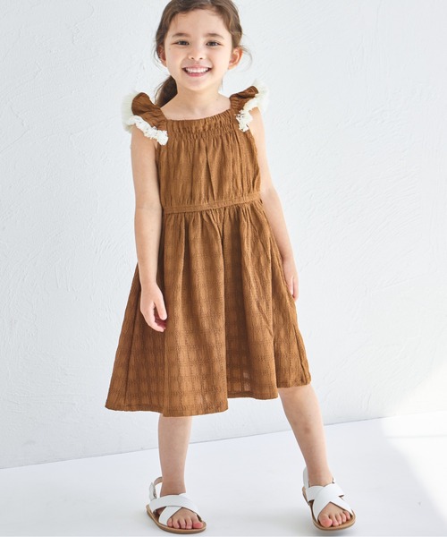 pairmanon(ペアマノン)の「シボ素材 フリンジフリル ワンピース(ワンピース・キッズ・ブラウン/ブルー/ピンク系その他・140/90/150/120/110/100/130)」の1枚目の写真