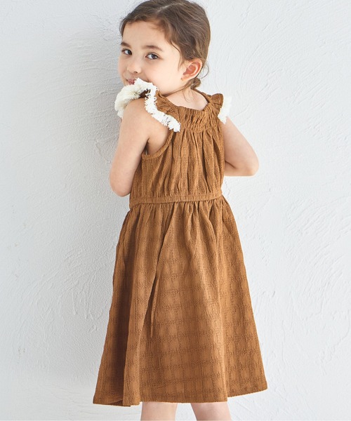 pairmanon(ペアマノン)の「シボ素材 フリンジフリル ワンピース(ワンピース・キッズ・ブラウン/ブルー/ピンク系その他・140/90/150/120/110/100/130)」の4枚目の写真