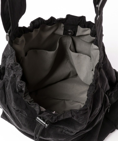 LOWRYS FARM（ローリーズファーム）の「ハッスイ８ポケショルダー　 323509（ショルダーバッグ・レディース・ブラック/ブラウン/アイボリー・FREE）」の16枚目の写真