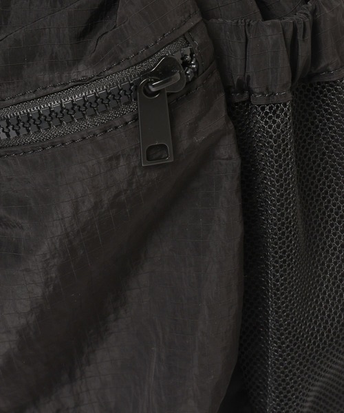 LOWRYS FARM（ローリーズファーム）の「ハッスイ８ポケショルダー　 323509（ショルダーバッグ・レディース・ブラック/ブラウン/アイボリー・FREE）」の14枚目の写真