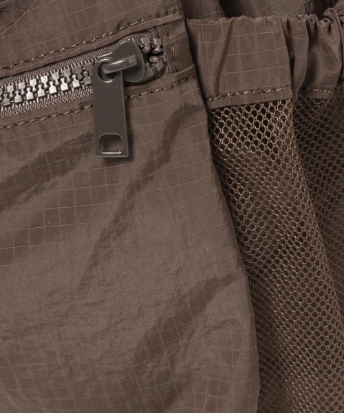 LOWRYS FARM（ローリーズファーム）の「ハッスイ８ポケショルダー　 323509（ショルダーバッグ・レディース・ブラック/ブラウン/アイボリー・FREE）」の13枚目の写真