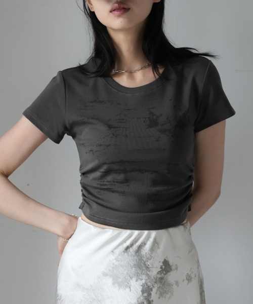 Ulysses(ユリシス)の「サイドギャザーTシャツ(Tシャツ/カットソー・レディース・ダークグレー/ベージュ/ライトグレー/ホワイト・F)」の1枚目の写真