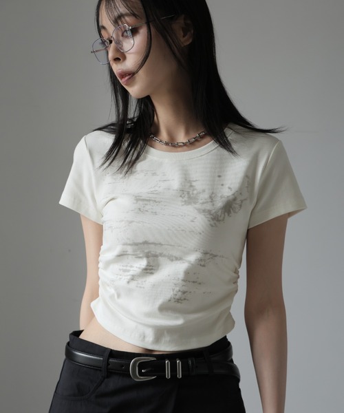 Ulysses(ユリシス)の「サイドギャザーTシャツ(Tシャツ/カットソー・レディース・ダークグレー/ベージュ/ライトグレー/ホワイト・F)」の6枚目の写真