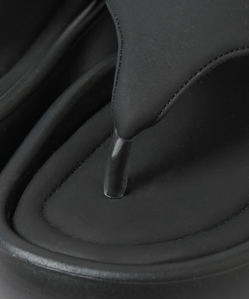 LOWRYS FARM（ローリーズファーム）の「カンドウフィットトングサンダル 283655（サンダル・レディース・ホワイト/ブラック・MEDIUM/LARGE）」の10枚目の写真