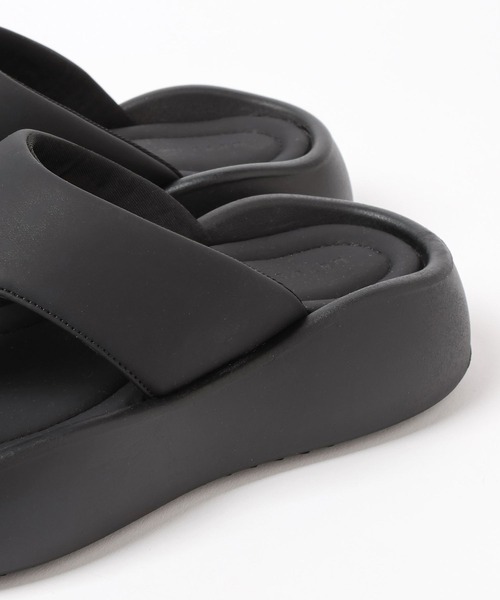 LOWRYS FARM（ローリーズファーム）の「カンドウフィットトングサンダル 283655（サンダル・レディース・ホワイト/ブラック・MEDIUM/LARGE）」の11枚目の写真