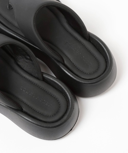 LOWRYS FARM（ローリーズファーム）の「カンドウフィットトングサンダル 283655（サンダル・レディース・ホワイト/ブラック・MEDIUM/LARGE）」の12枚目の写真