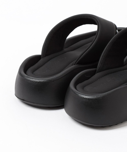 LOWRYS FARM（ローリーズファーム）の「カンドウフィットトングサンダル 283655（サンダル・レディース・ホワイト/ブラック・MEDIUM/LARGE）」の13枚目の写真