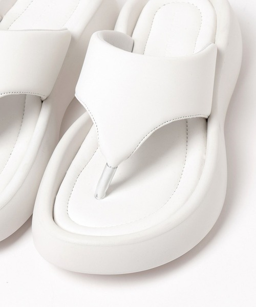 LOWRYS FARM（ローリーズファーム）の「カンドウフィットトングサンダル 283655（サンダル・レディース・ホワイト/ブラック・MEDIUM/LARGE）」の14枚目の写真