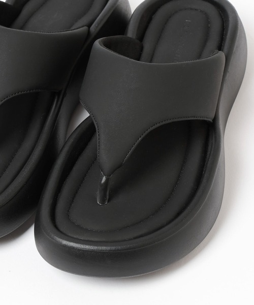 LOWRYS FARM（ローリーズファーム）の「カンドウフィットトングサンダル 283655（サンダル・レディース・ホワイト/ブラック・MEDIUM/LARGE）」の16枚目の写真