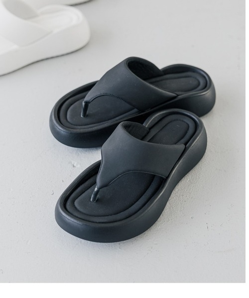 LOWRYS FARM（ローリーズファーム）の「カンドウフィットトングサンダル 283655（サンダル・レディース・ホワイト/ブラック・MEDIUM/LARGE）」の20枚目の写真