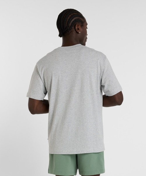 NEW BALANCE(ニューバランス)の「Heritage グラフィックショートスリーブTシャツ(Tシャツ/カットソー・メンズ・オレンジ/ライトグレー/セージグリーン・SMALL/MEDIUM/LARGE/X-LARGE/XX-LARGE)」の5枚目の写真