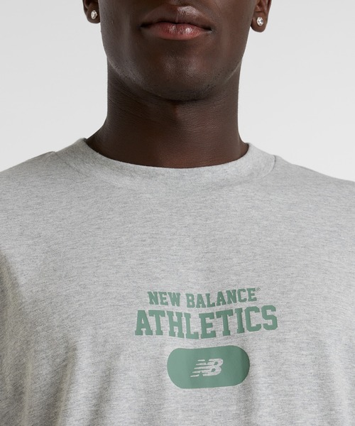 NEW BALANCE(ニューバランス)の「Heritage グラフィックショートスリーブTシャツ(Tシャツ/カットソー・メンズ・オレンジ/ライトグレー/セージグリーン・SMALL/MEDIUM/LARGE/X-LARGE/XX-LARGE)」の6枚目の写真