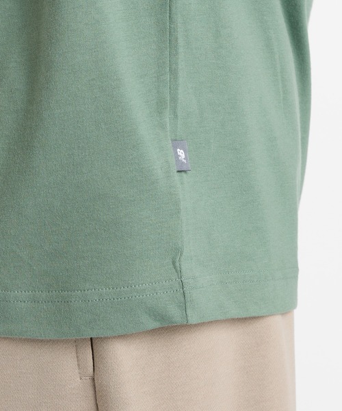 NEW BALANCE(ニューバランス)の「Heritage グラフィックショートスリーブTシャツ(Tシャツ/カットソー・メンズ・オレンジ/ライトグレー/セージグリーン・SMALL/MEDIUM/LARGE/X-LARGE/XX-LARGE)」の12枚目の写真