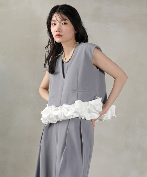 Kana(カナ)の「Vネックデザイン フリル ノースリーブ セットアップ パンツドレス パーティー 結婚式 お呼ばれ オケージョン(パンツドレス・レディース・グレー/ブラック/モカ・M)」の10枚目の写真