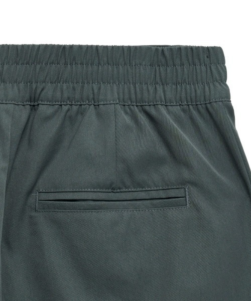 PUMA（プーマ）の「PUMA DARE TO BERMUDA SHORTS（プーマ ディア トゥ バルミューダ ショーツ）（その他パンツ・レディース・グレー系/ホワイト系・LARGE/MEDIUM/SMALL）」の3枚目の写真