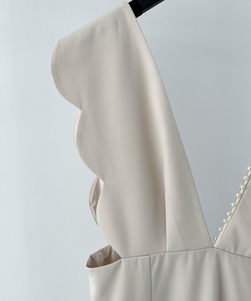 SAISON DE PAPILLON(セゾンドパピヨン)の「パール付きスカラップジャンパースカート(サロペット/オーバーオール・レディース・ベージュ/ブラック・L/M/S)」の5枚目の写真