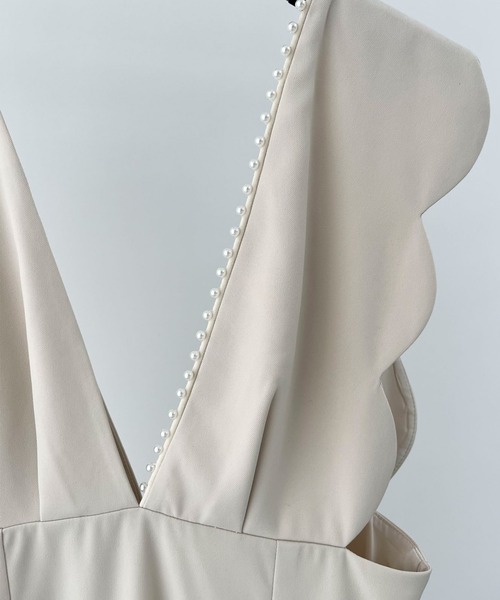 SAISON DE PAPILLON(セゾンドパピヨン)の「パール付きスカラップジャンパースカート(サロペット/オーバーオール・レディース・ベージュ/ブラック・L/M/S)」の6枚目の写真