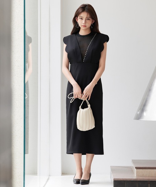 SAISON DE PAPILLON(セゾンドパピヨン)の「パール付きスカラップジャンパースカート(サロペット/オーバーオール・レディース・ベージュ/ブラック・L/M/S)」の12枚目の写真