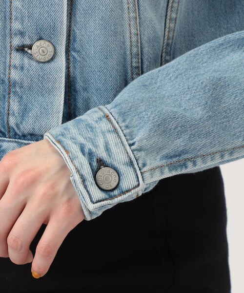 ACNE(アクネ)の「Acne Studios FN-WN-OUTW000912 デニムジャケット(デニムジャケット・レディース・ブルー・34)」の4枚目の写真