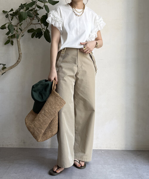 DouDou(ドゥドゥ)の「【WEB限定】袖アシメフリルTEE(Tシャツ/カットソー・レディース・ブラック/ホワイト・FREE)」の3枚目の写真