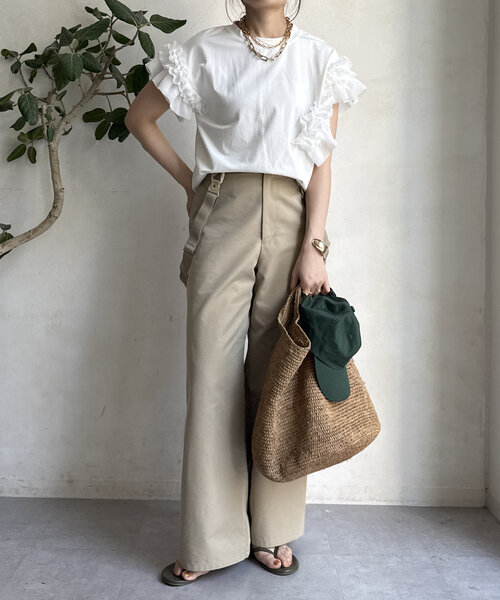 DouDou(ドゥドゥ)の「【WEB限定】袖アシメフリルTEE(Tシャツ/カットソー・レディース・ブラック/ホワイト・FREE)」の4枚目の写真