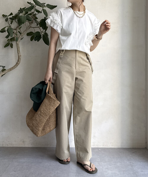 DouDou(ドゥドゥ)の「【WEB限定】袖アシメフリルTEE(Tシャツ/カットソー・レディース・ブラック/ホワイト・FREE)」の6枚目の写真