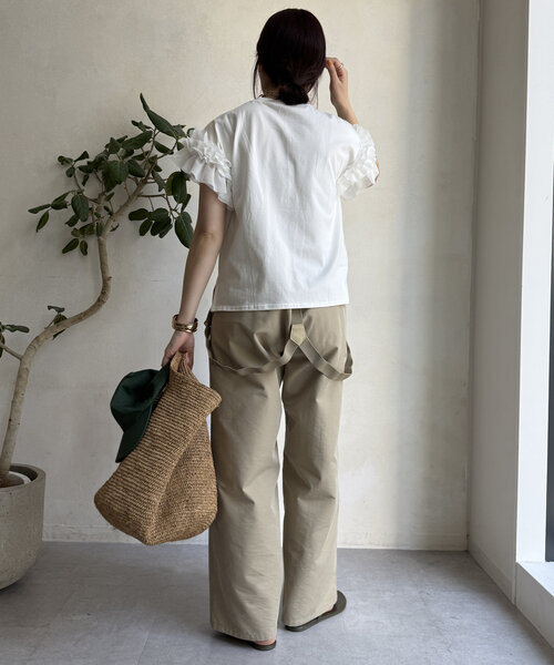 DouDou(ドゥドゥ)の「【WEB限定】袖アシメフリルTEE(Tシャツ/カットソー・レディース・ブラック/ホワイト・FREE)」の7枚目の写真