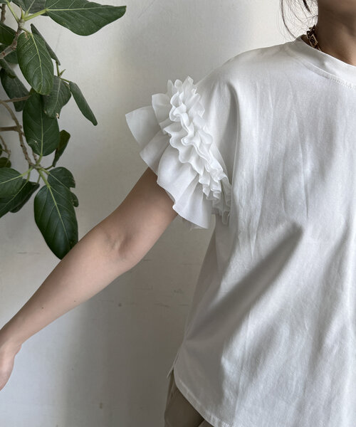 DouDou(ドゥドゥ)の「【WEB限定】袖アシメフリルTEE(Tシャツ/カットソー・レディース・ブラック/ホワイト・FREE)」の17枚目の写真