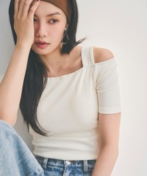 カップ付きオフショルプルオーバー