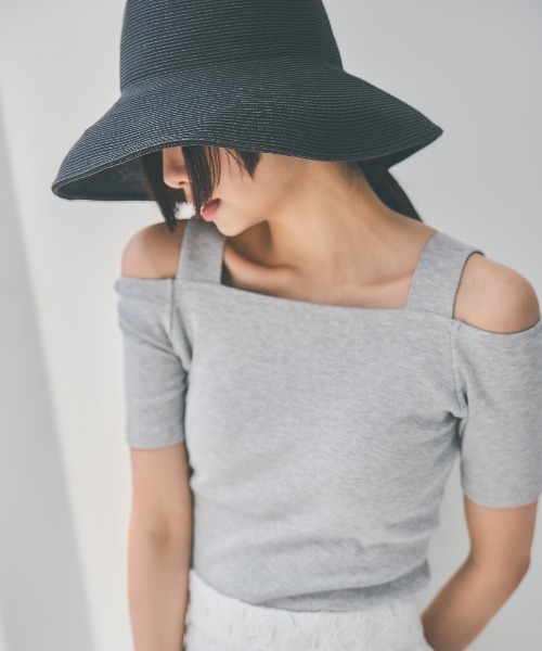 AND COUTURE(アンドクチュール)の「カップ付きオフショルプルオーバー(Tシャツ/カットソー・レディース・ライトグレー/ブラック/オフホワイト・FREE)」の9枚目の写真