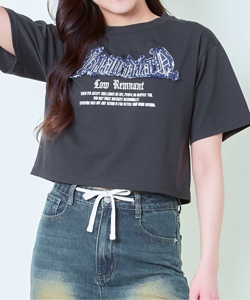 GORGE(ゴージ)の「《デニムフリンジ×クロップド丈》レディース 半袖Tシャツ ロゴデザイン カジュアル 春夏秋(Tシャツ/カットソー・レディース・スミクロ/カーキ/オフホワイト・F)」の2枚目の写真