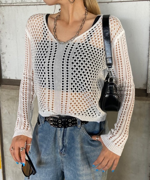 non-hedge(ノンヘッジ)の「透かし編みショート丈Vネックニットトップス(ニット/セーター・レディース・オフホワイト/ベージュ/ブラック・FREE)」の2枚目の写真
