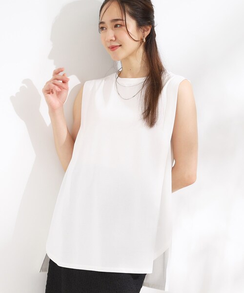 Cutie Blonde（キューティーブロンド）の「【汗ジミ軽減/ひんやり/UV】大人のヘルシーな着こなしに タックノースリーブチュニック（チュニック・レディース・ブルー系その他/ホワイト/ブラック・00）」の2枚目の写真