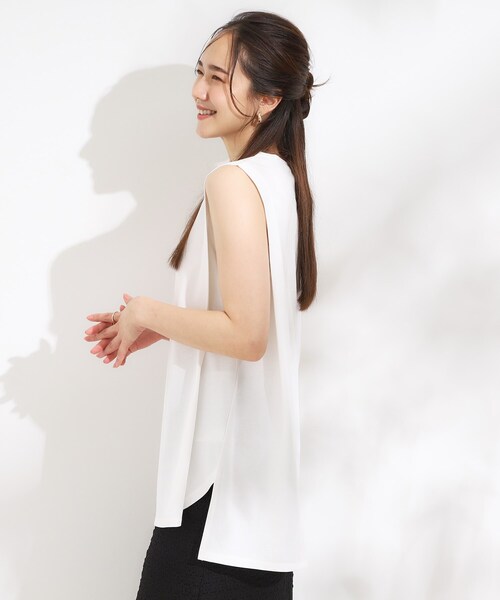 Cutie Blonde（キューティーブロンド）の「【汗ジミ軽減/ひんやり/UV】大人のヘルシーな着こなしに タックノースリーブチュニック（チュニック・レディース・ブルー系その他/ホワイト/ブラック・00）」の20枚目の写真