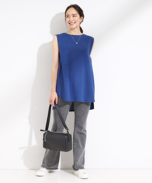 Cutie Blonde（キューティーブロンド）の「【汗ジミ軽減/ひんやり/UV】大人のヘルシーな着こなしに タックノースリーブチュニック（チュニック・レディース・ブルー系その他/ホワイト/ブラック・00）」の8枚目の写真