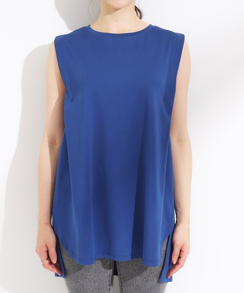 Cutie Blonde（キューティーブロンド）の「【汗ジミ軽減/ひんやり/UV】大人のヘルシーな着こなしに タックノースリーブチュニック（チュニック・レディース・ブルー系その他/ホワイト/ブラック・00）」の10枚目の写真
